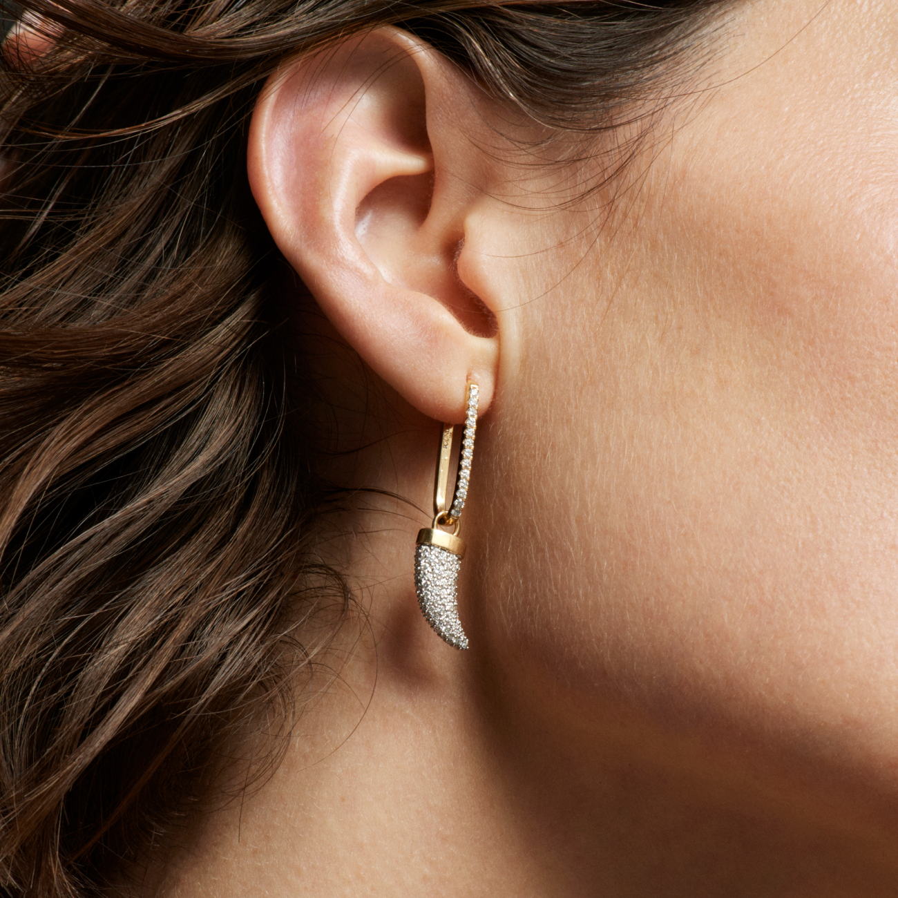 Snow Pavé La Loba Claw Small Fob Earring : in Mixed Gold